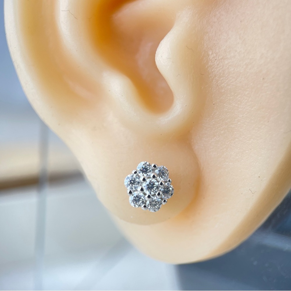 Blossom Clustered Stud Earrings 0.84ctw Moissanite S925 18K Plate - Picture 4 of 5